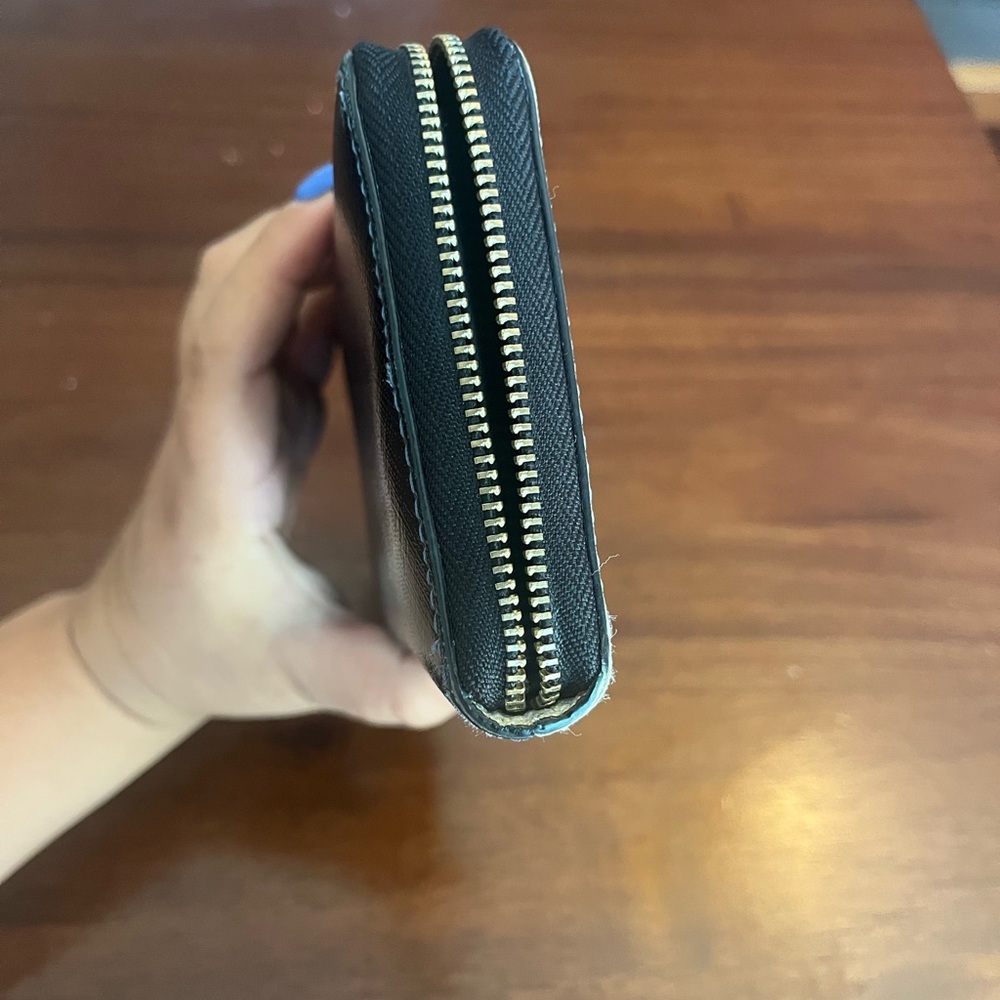 SOLD-Marc Jacobs Wallet - Picture 3 of 9